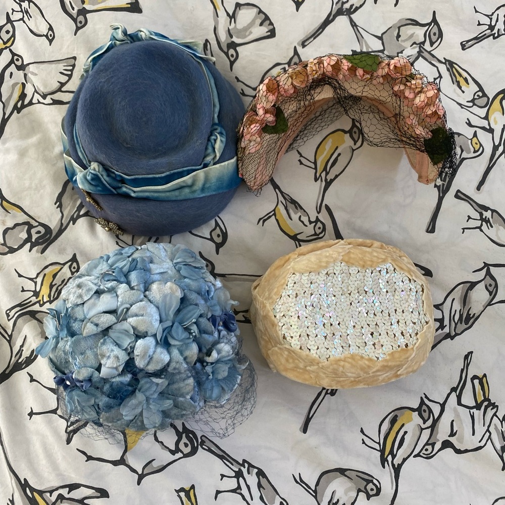 Lot of vintage hats